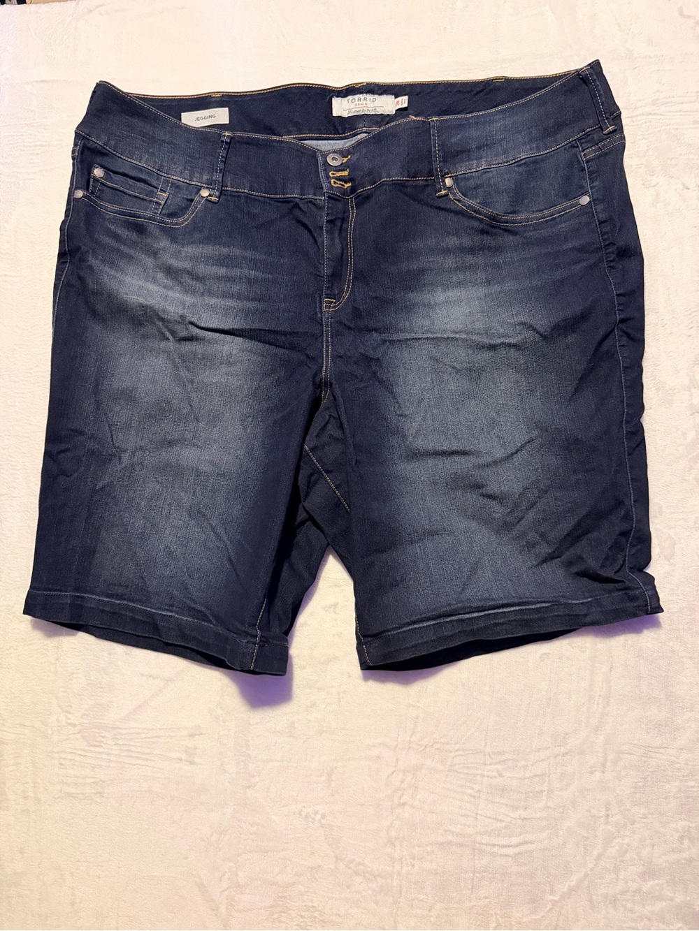 torrid Dark Indigo Denim Bermuda Shorts super stretch 28